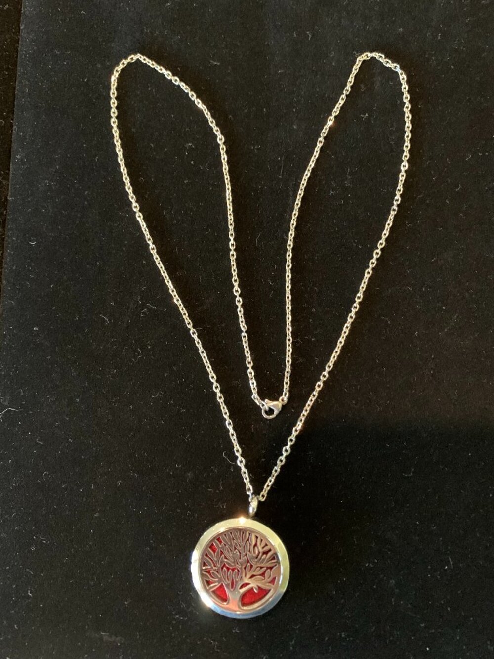 Stainless Steel Tree of Life Aromatherapy Diffuser Locket Pendant Necklace Pads